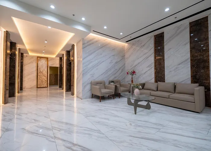 Grand View Tower By Reddoorz Manila