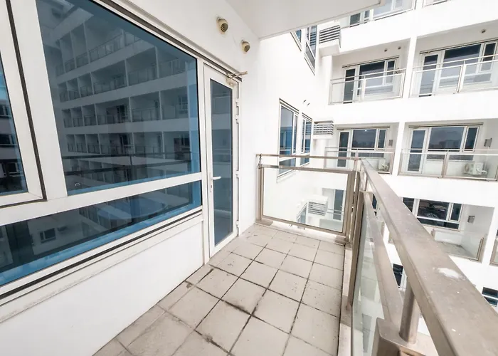 Grand View Tower By Reddoorz Manila